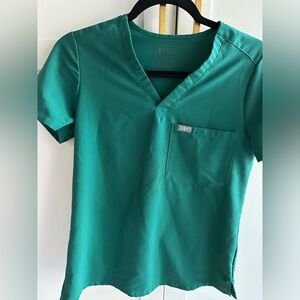 Figs Catalina top. Hunter green. XS.